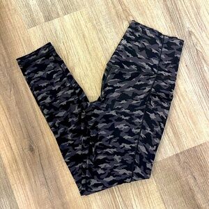 Athleta salutation 7/8 tights size small tall